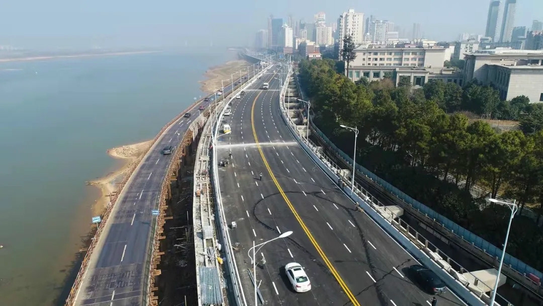 ����Ŀ����ӿ��չʾ������չ�±䶯����������������г�����Ŀ�������