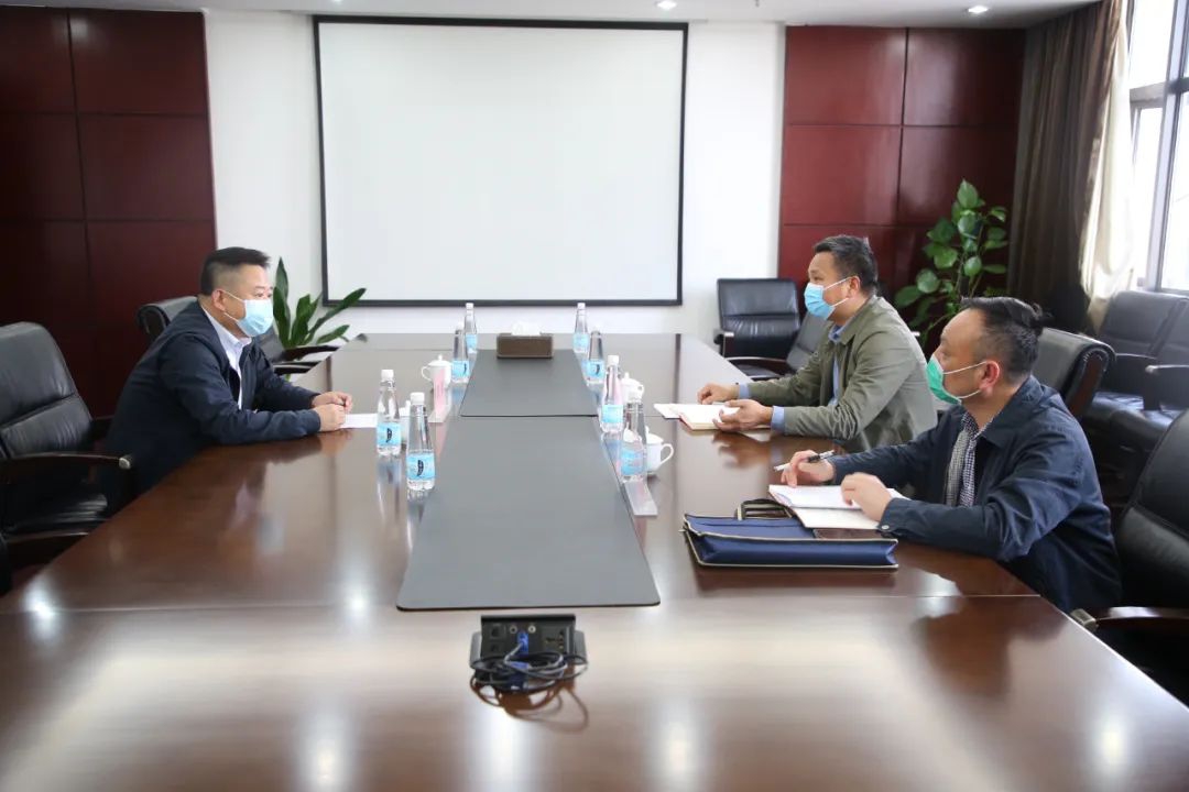 市国资委党委委员、副主任易坚督导资阳城投集团防疫工作