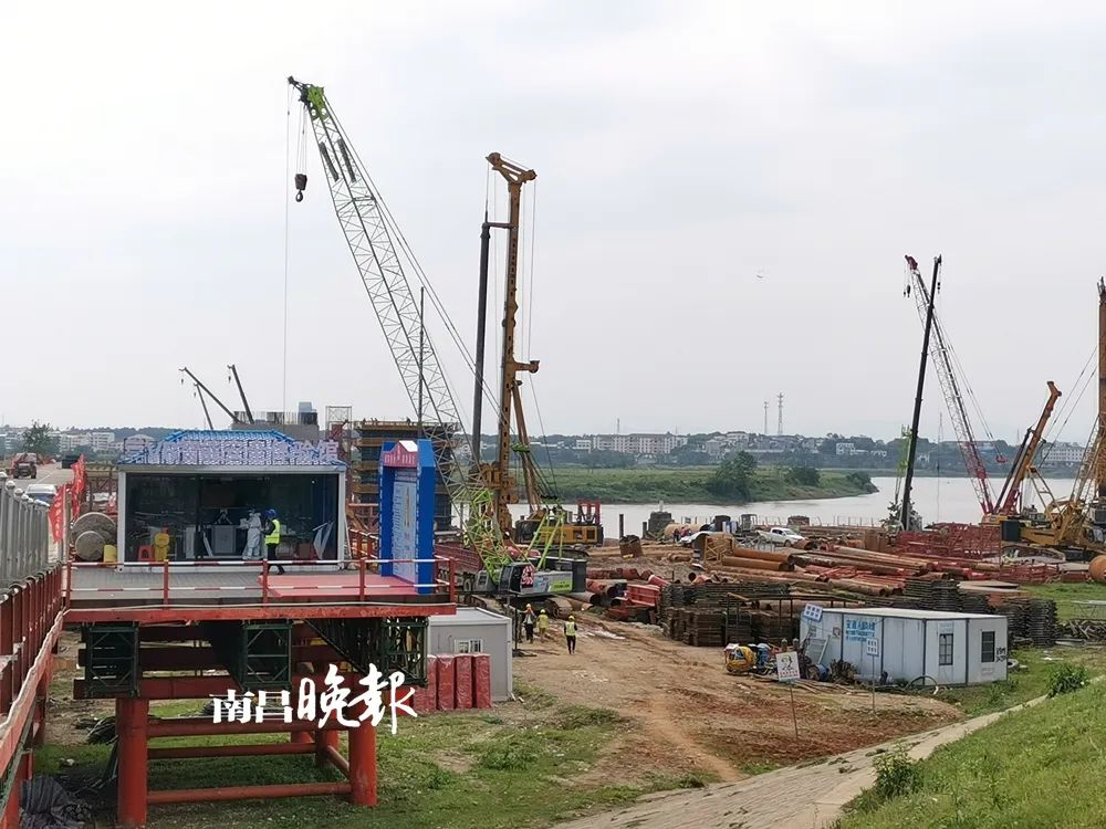 ������������Ŀ�ٿ���ͷ��Ჿ��ǿ����������