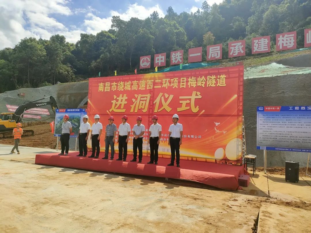 ȫ���׸���·��ͷ������ҵ ����������ʩ������½�չ